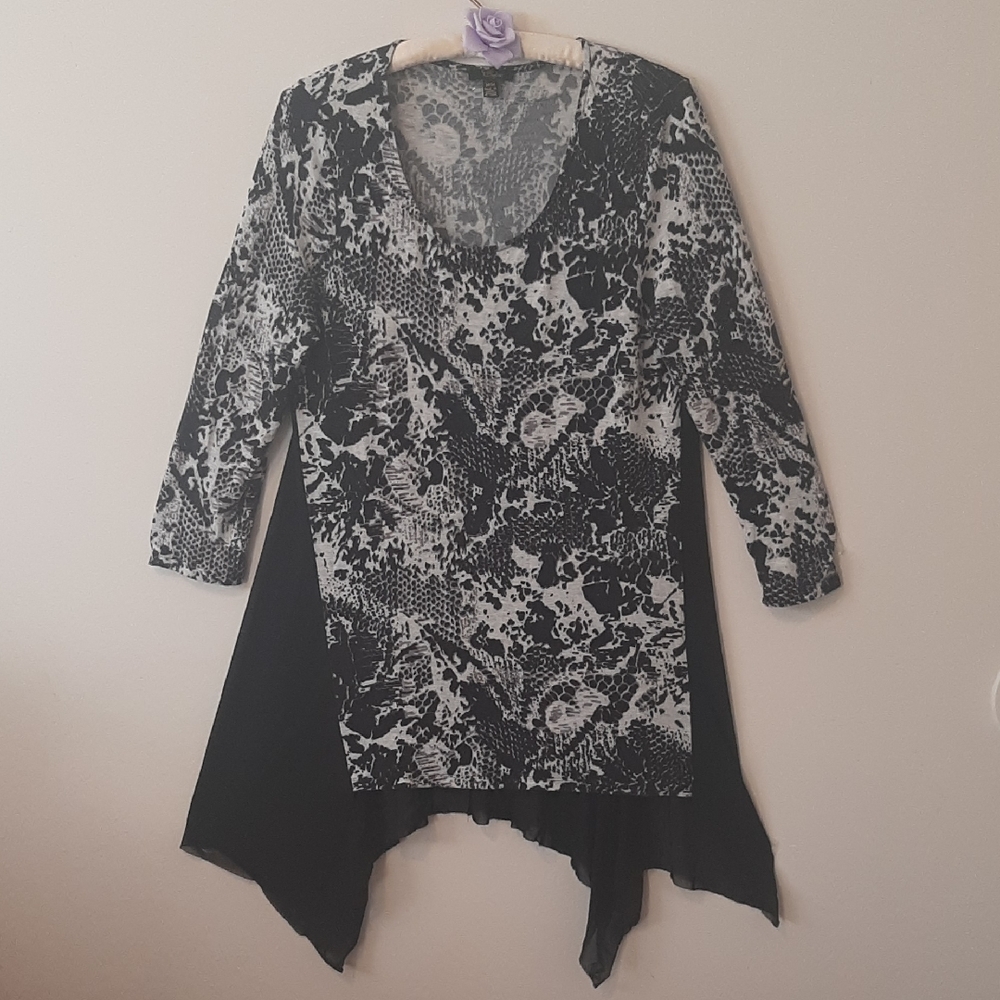 Cupio tunic top size medium black & white